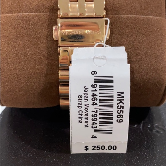 Rose gold Michael Kors watch - Picture 3 of 4